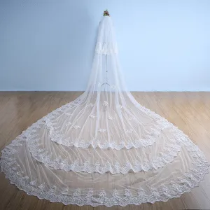 5 Meter White/Ivory 3 Layer Beautiful Cathedral Length Lace Edge Wedding Veil With Comb