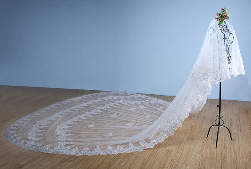 5 Meter White/Ivory 3 Layer Beautiful Cathedral Length Lace Edge Wedding Veil With Comb