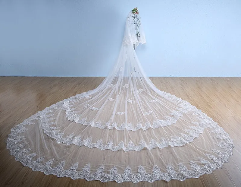 5 Meter White/Ivory 3 Layer Beautiful Cathedral Length Lace Edge Wedding Veil With Comb