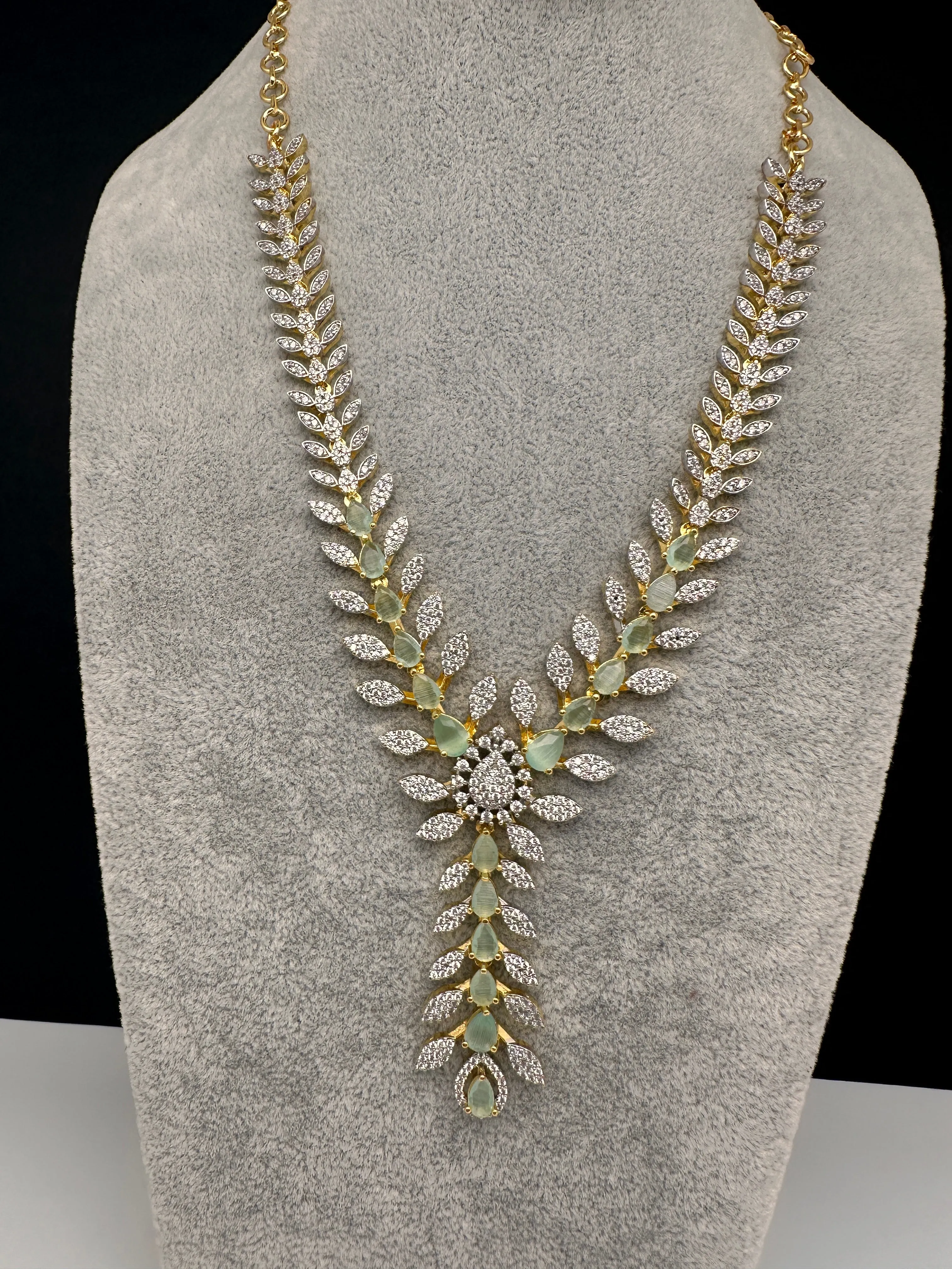 AD Color Stone Dainty Short Necklace