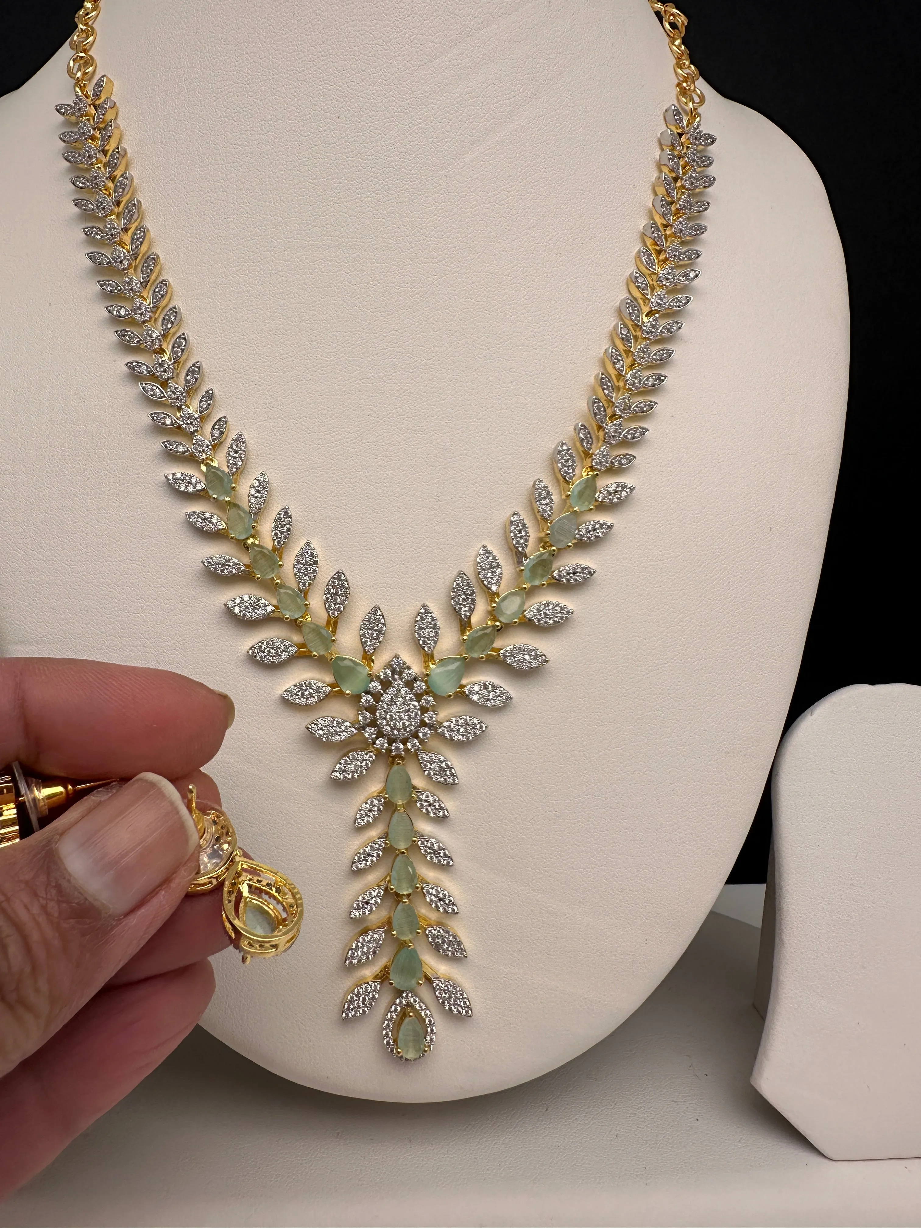 AD Color Stone Dainty Short Necklace