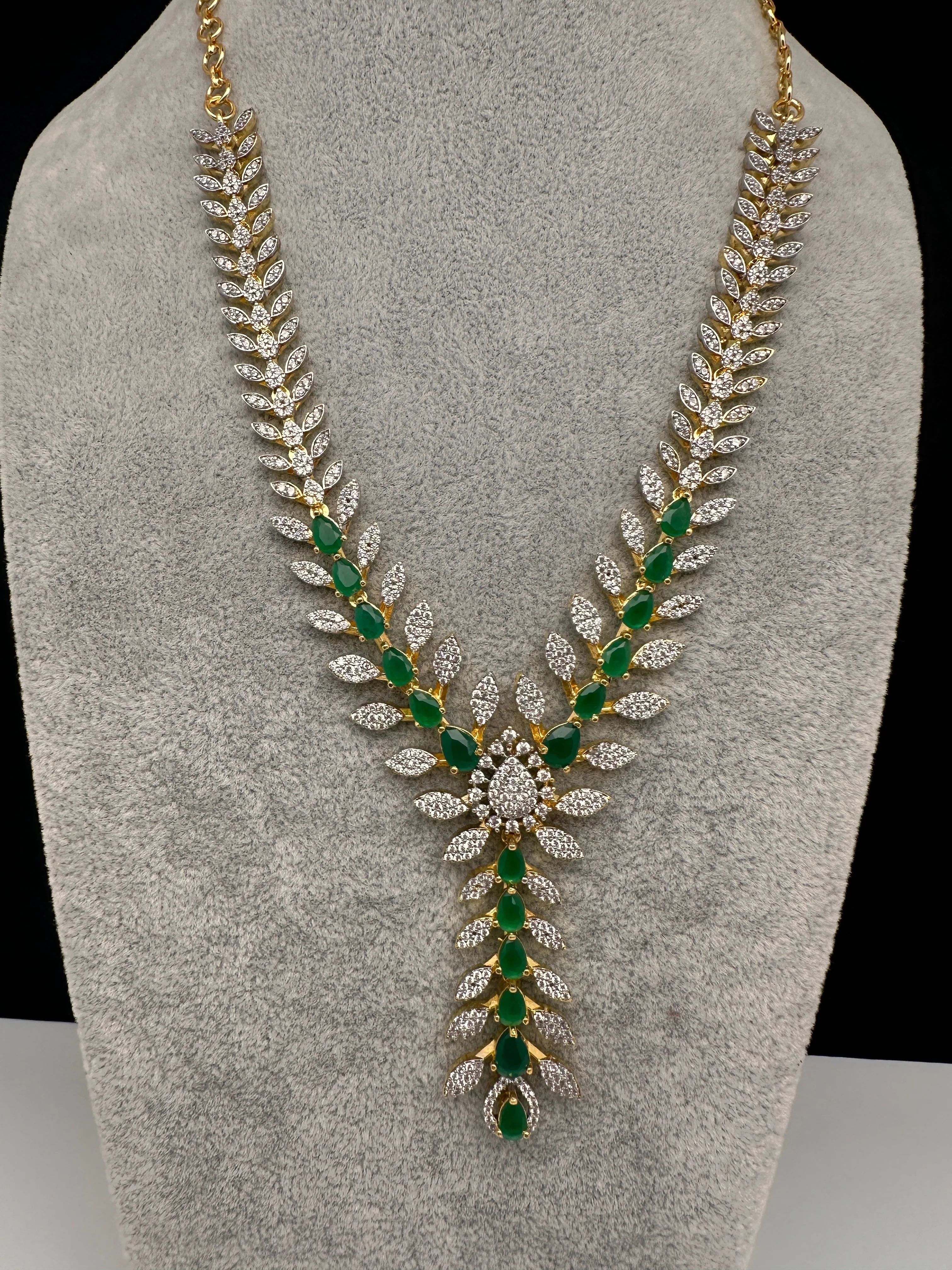AD Color Stone Dainty Short Necklace