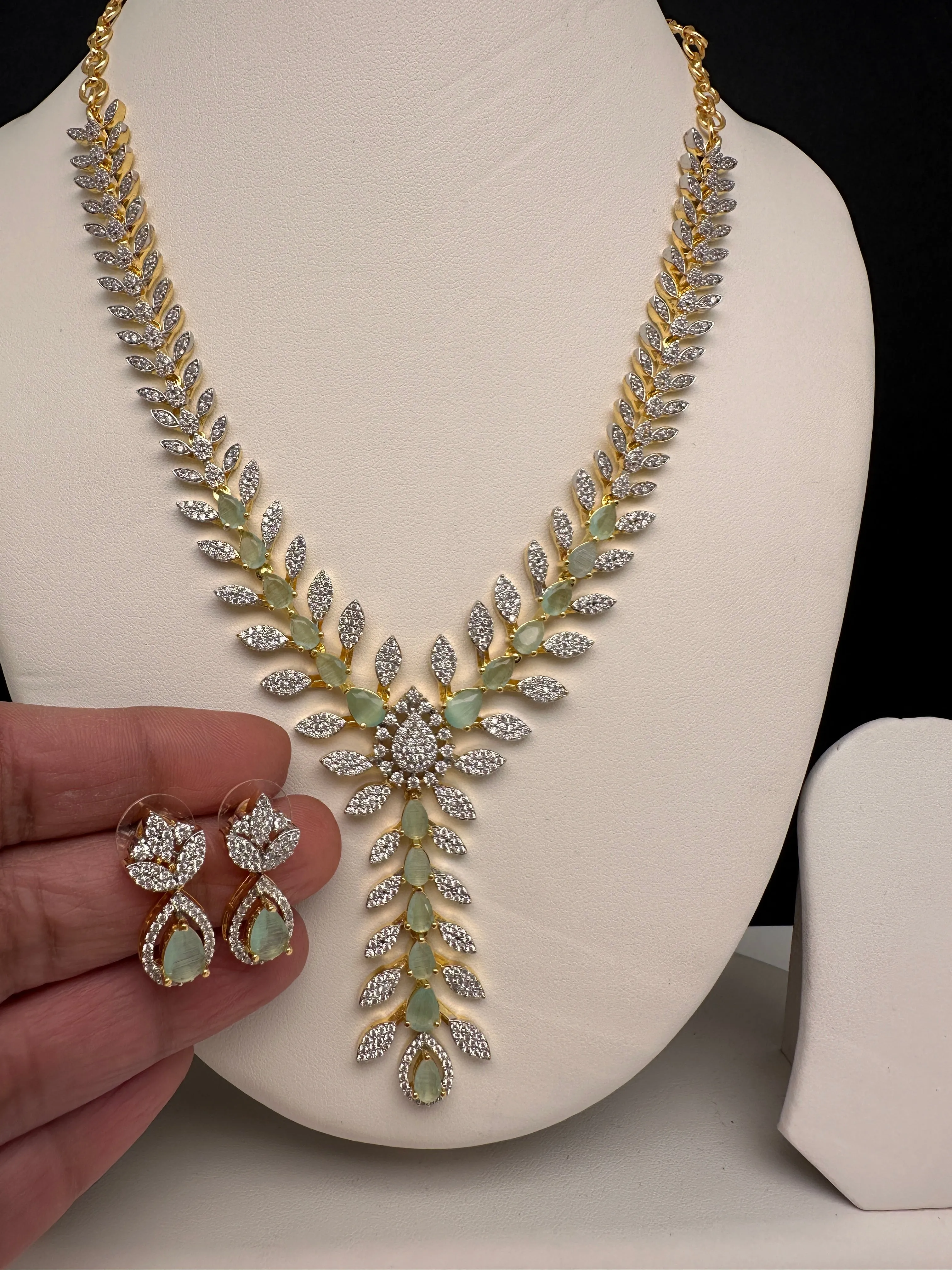 AD Color Stone Dainty Short Necklace