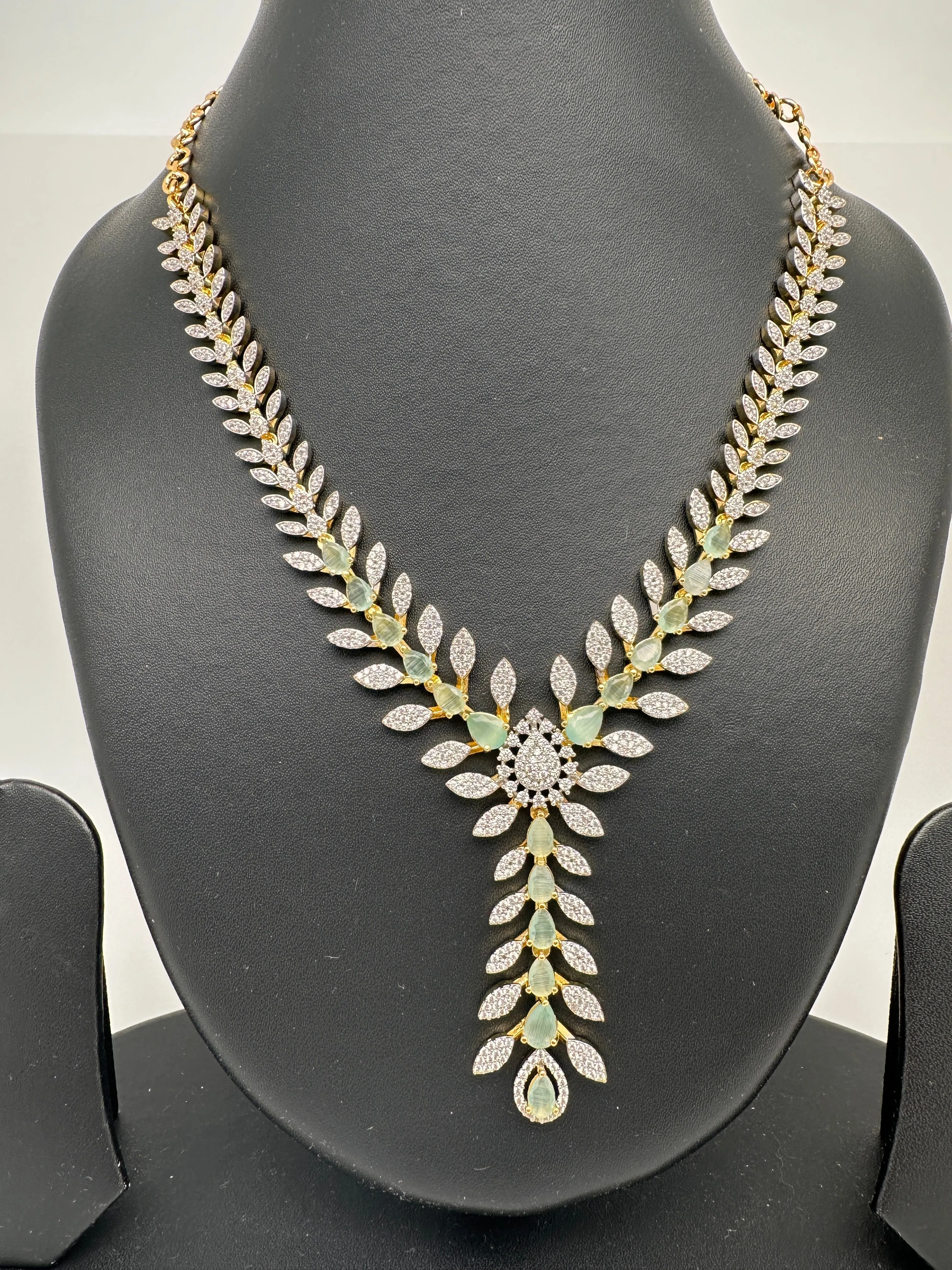 AD Color Stone Dainty Short Necklace