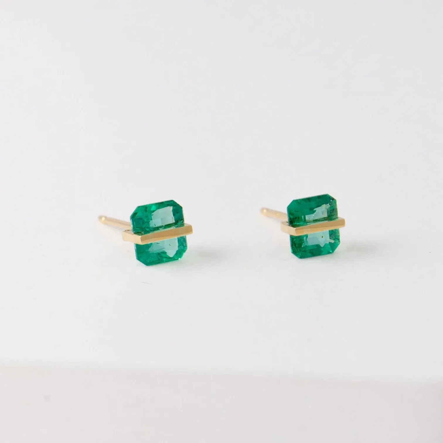 Band emerald studs (No. 2974)
