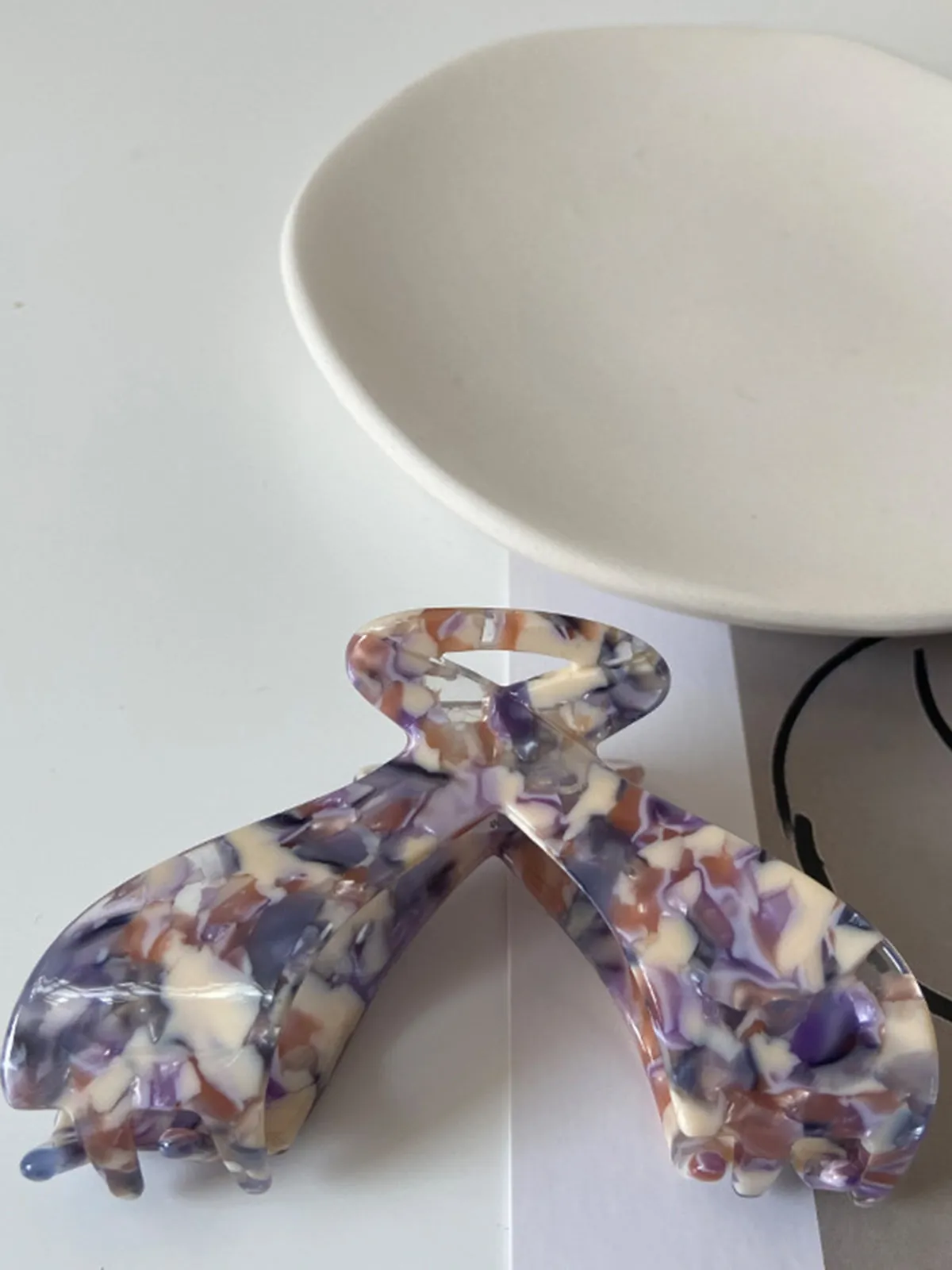 Elegant Acetic Acid Grab Hair Clip