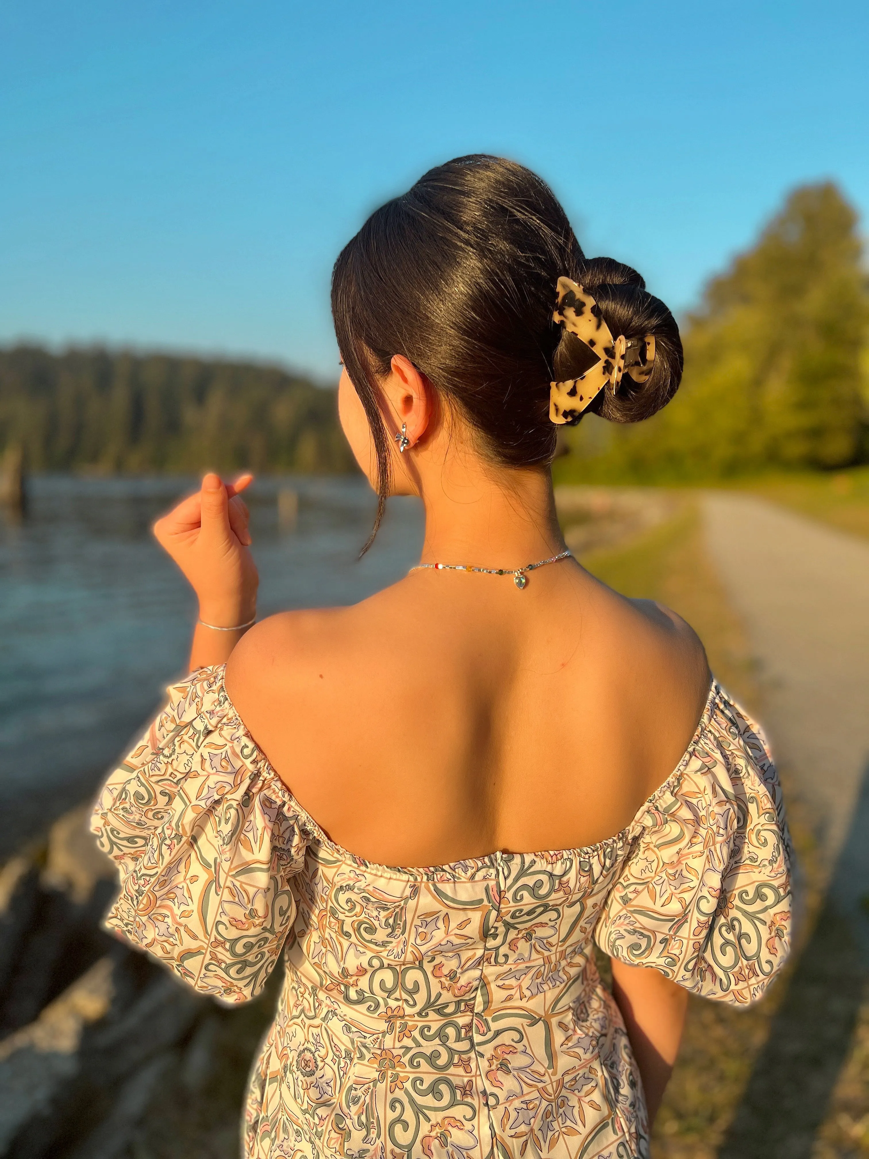 Elegant Acetic Acid Grab Hair Clip