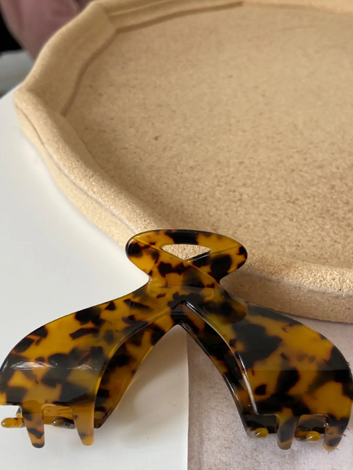 Elegant Acetic Acid Grab Hair Clip