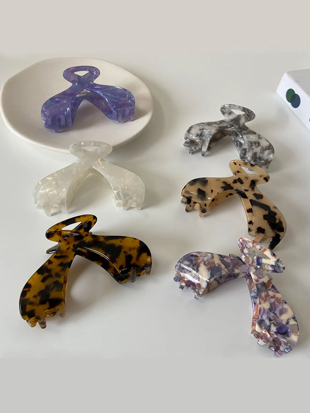Elegant Acetic Acid Grab Hair Clip