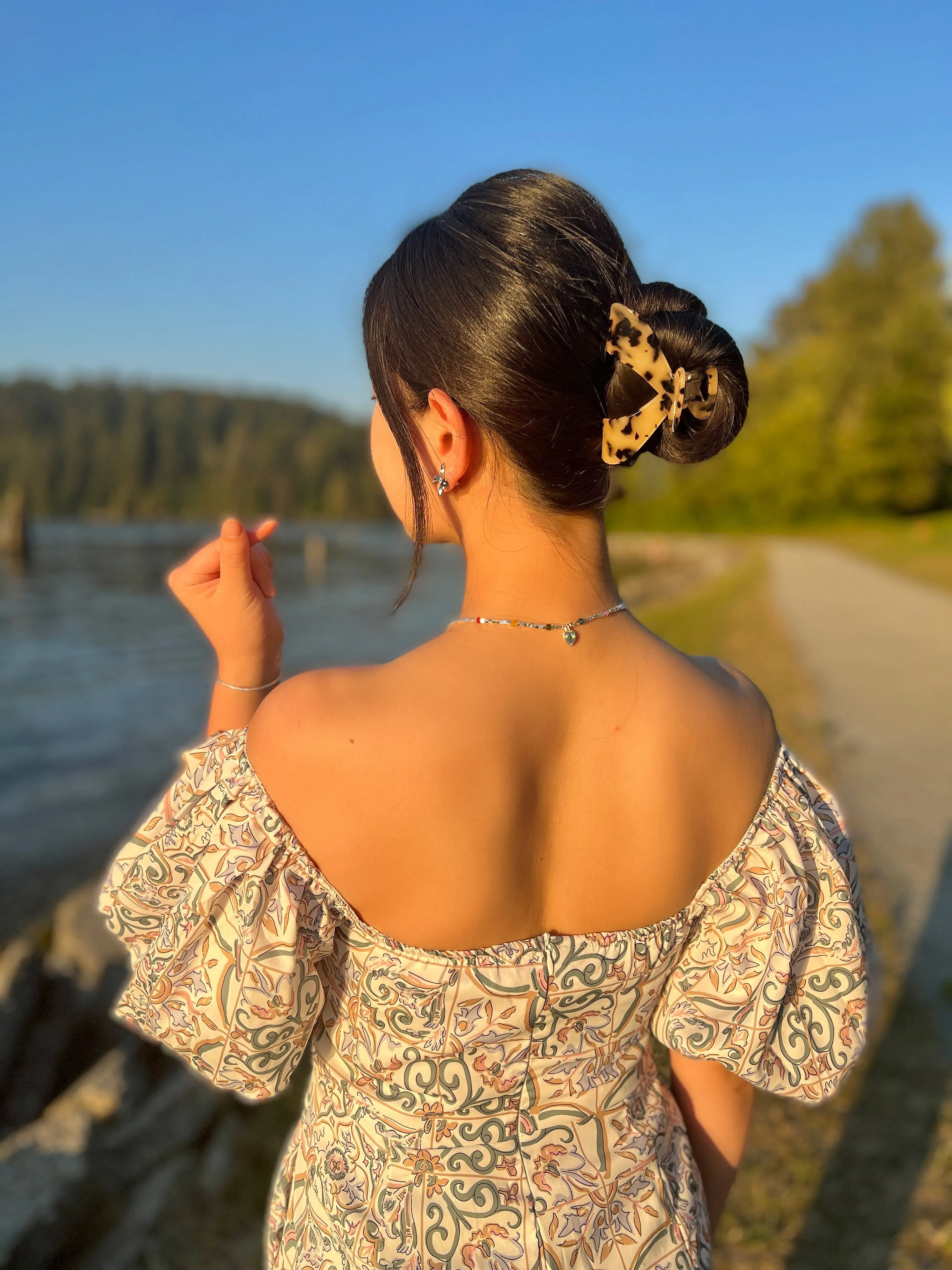 Elegant Acetic Acid Grab Hair Clip