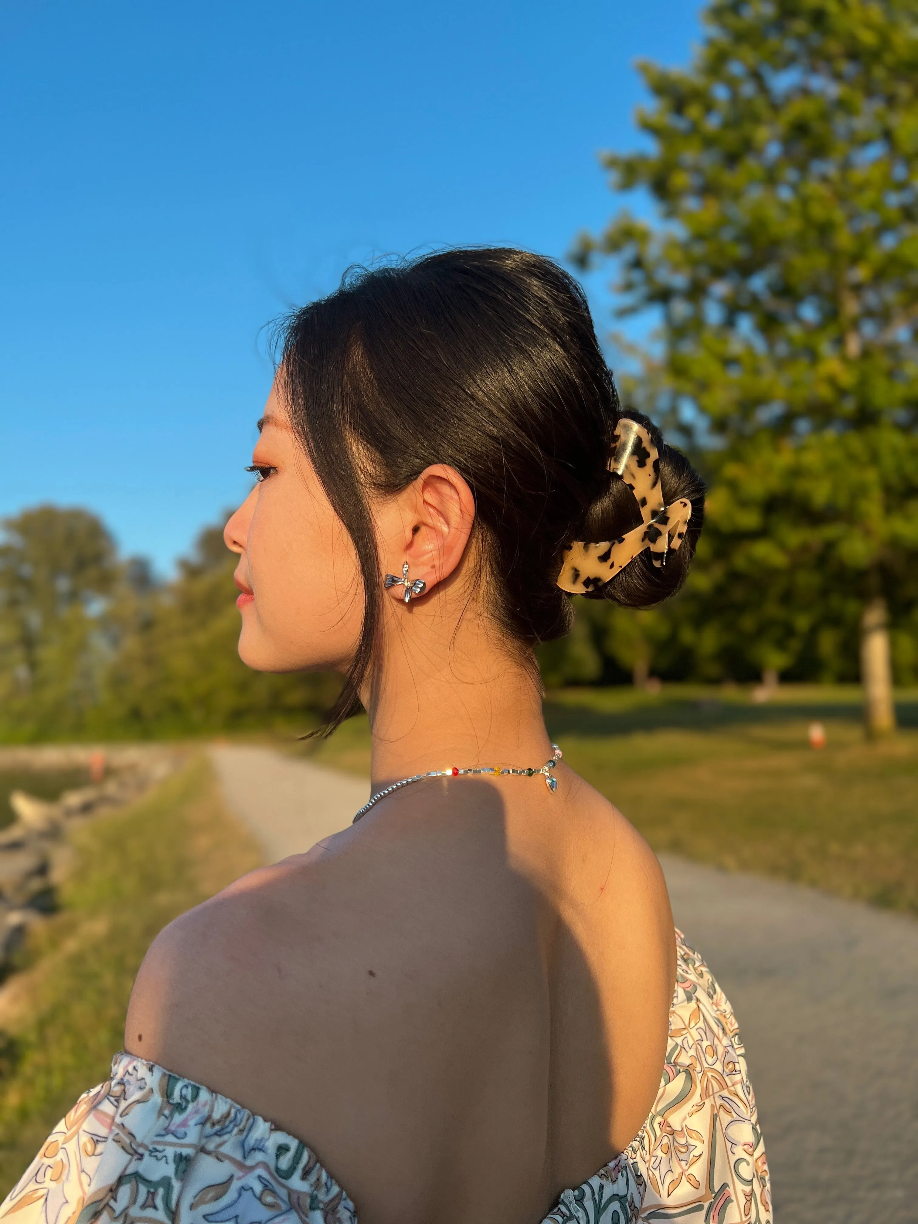 Elegant Acetic Acid Grab Hair Clip