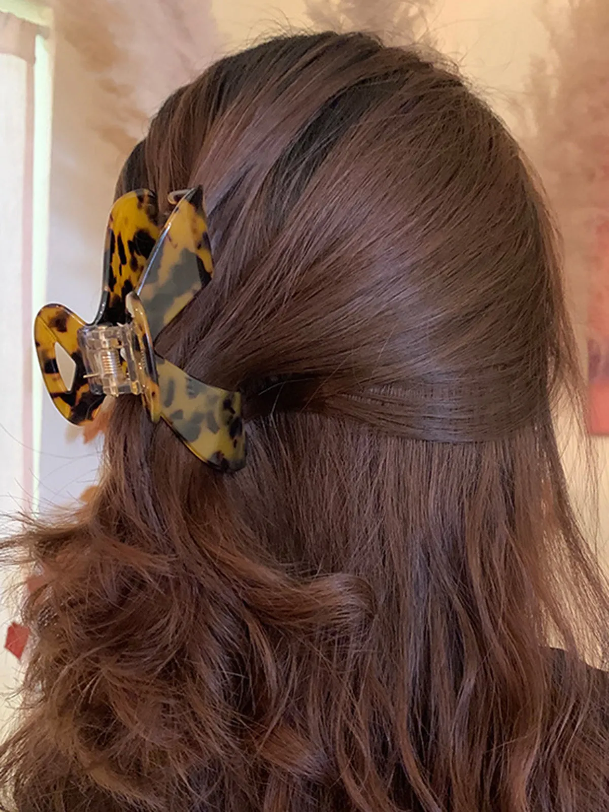 Elegant Acetic Acid Grab Hair Clip