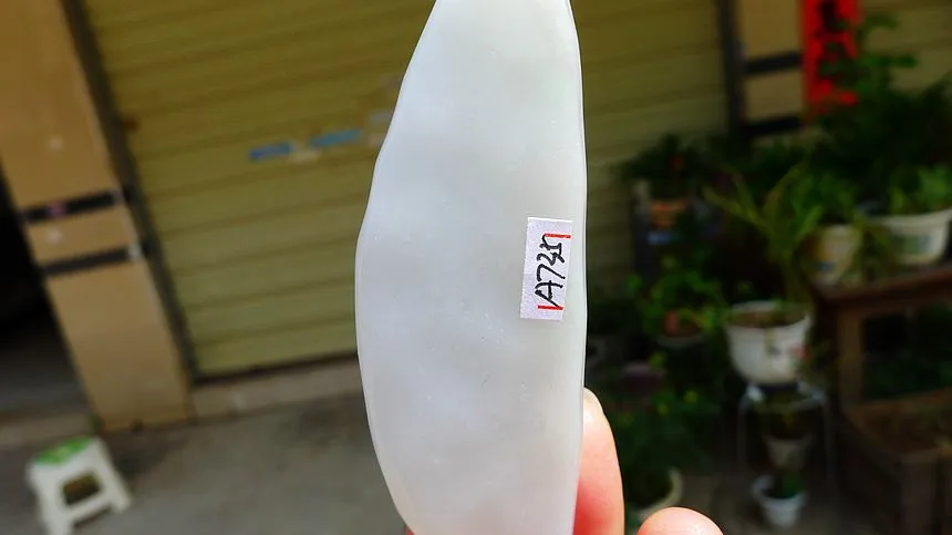 Natural Jade Rough Jadeite Raw (101g,8.8X2.8X2.3cm)