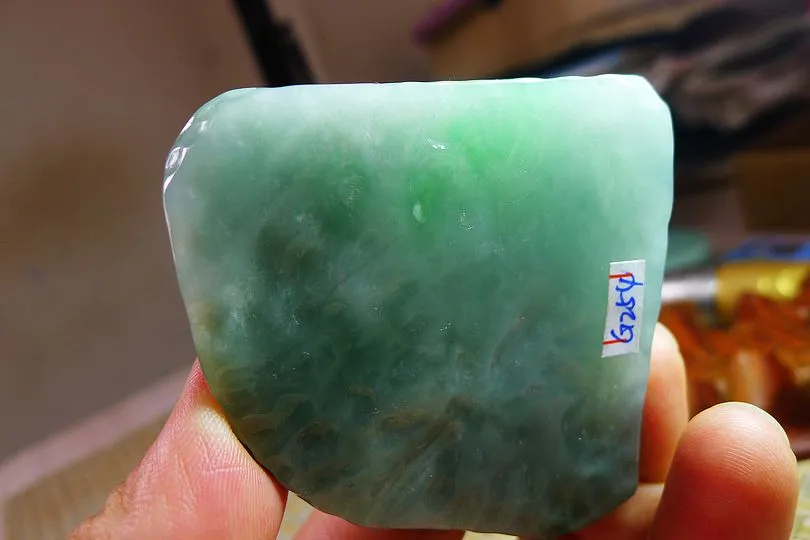 Natural Jade Rough Jadeite Raw (123g,5.7X6X1.45cm)