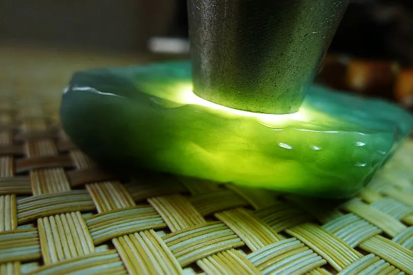 Natural Jade Rough Jadeite Raw (123g,5.7X6X1.45cm)