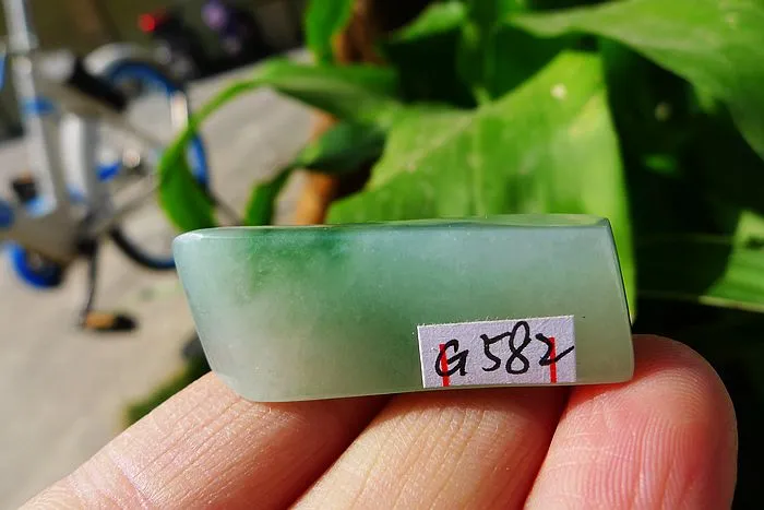 Natural Jade Rough Jadeite Raw (14g,4X1.3X1.2cm)