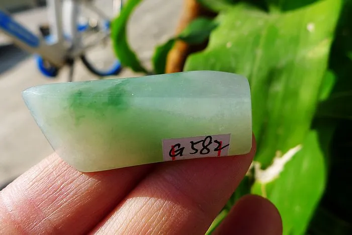 Natural Jade Rough Jadeite Raw (14g,4X1.3X1.2cm)