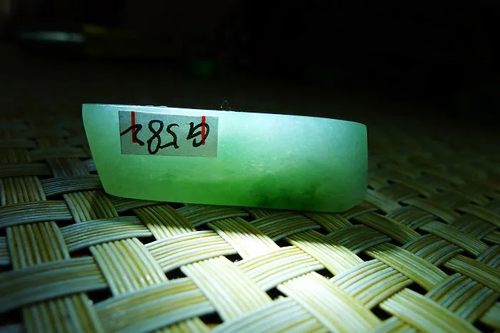 Natural Jade Rough Jadeite Raw (14g,4X1.3X1.2cm)