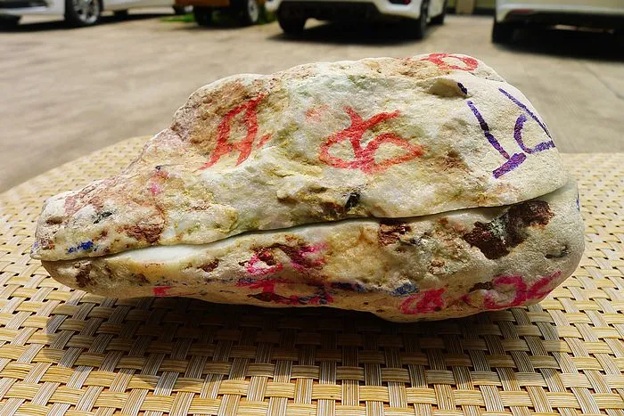 Natural Jade Rough Jadeite Raw 1.99kg