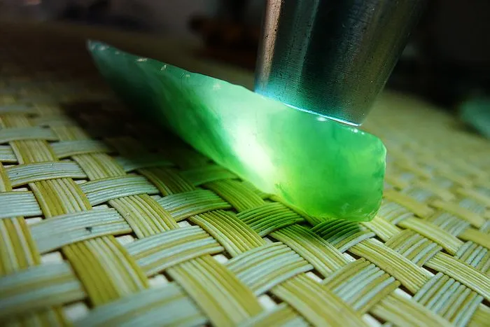 Natural Jade Rough Jadeite Raw (49g,5.5X4.7X1.1cm)