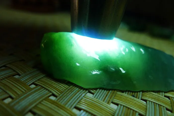 Natural Jade Rough Jadeite Raw (49g,5.5X4.7X1.1cm)