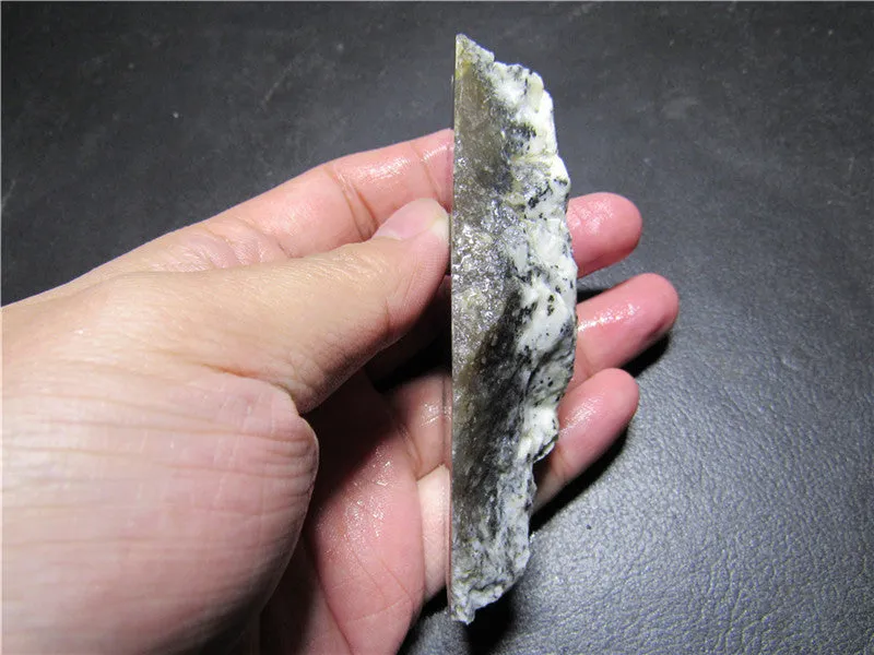 Natural Kunlun Jade Rough Nephrite Raw (101.84g, 93X42X25mm)
