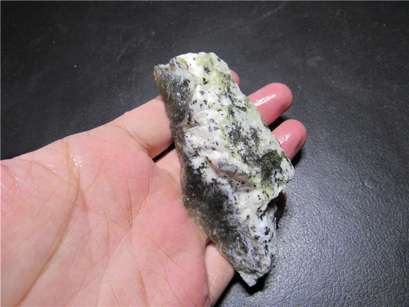 Natural Kunlun Jade Rough Nephrite Raw (101.84g, 93X42X25mm)