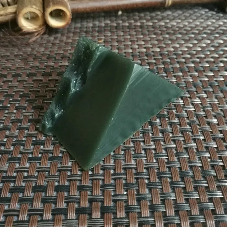 Natural Kunlun Jade Rough Nephrite Raw (117g,6X4X3.3cm)