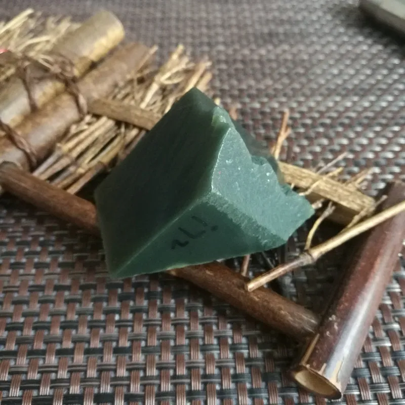 Natural Kunlun Jade Rough Nephrite Raw (117g,6X4X3.3cm)