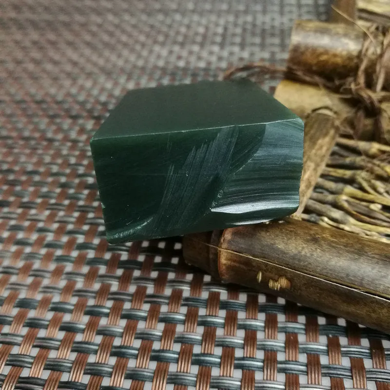 Natural Kunlun Jade Rough Nephrite Raw (121g,5.5X3.5X2cm)