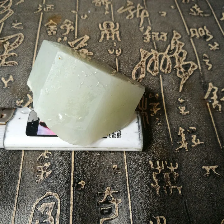 Natural Kunlun Jade Rough Nephrite Raw (129g, 8X3.5cm)