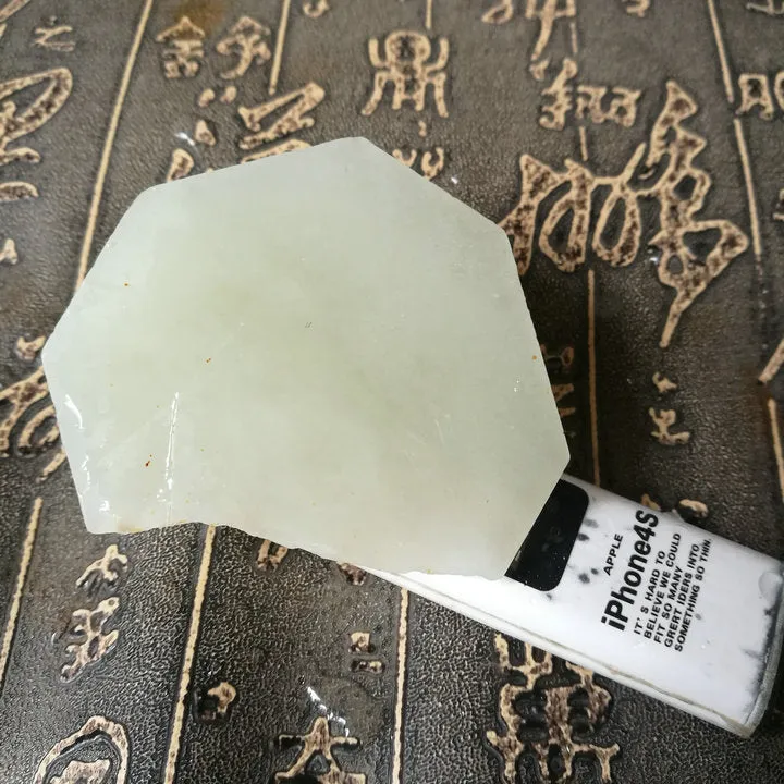 Natural Kunlun Jade Rough Nephrite Raw (129g, 8X3.5cm)