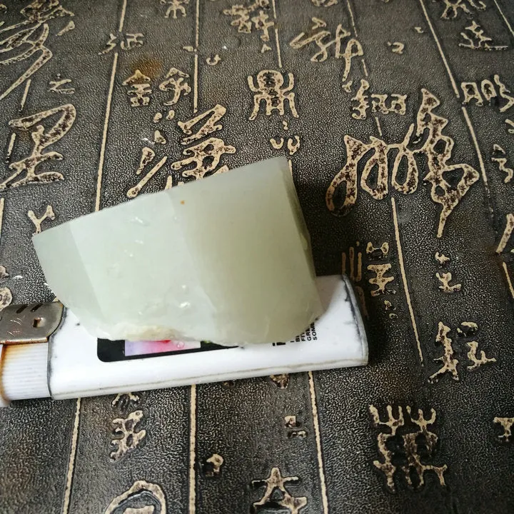 Natural Kunlun Jade Rough Nephrite Raw (129g, 8X3.5cm)