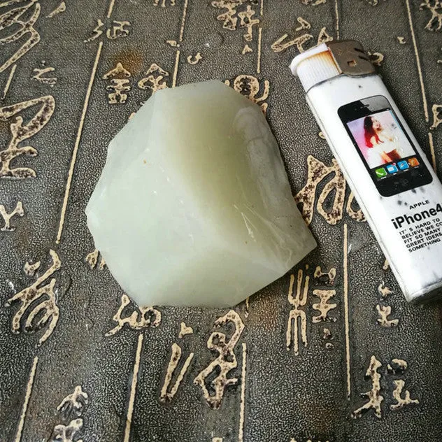 Natural Kunlun Jade Rough Nephrite Raw (129g, 8X3.5cm)