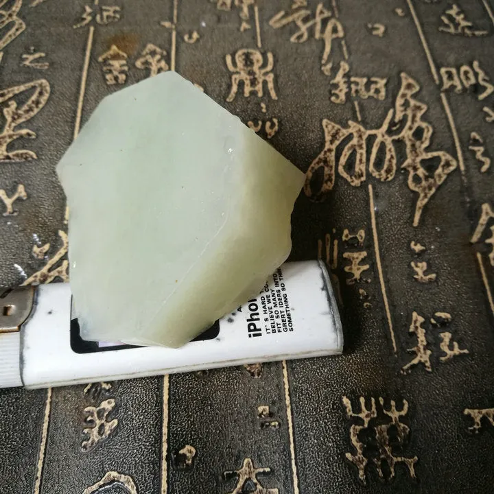 Natural Kunlun Jade Rough Nephrite Raw (129g, 8X3.5cm)