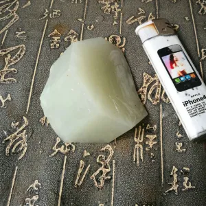 Natural Kunlun Jade Rough Nephrite Raw (129g, 8X3.5cm)