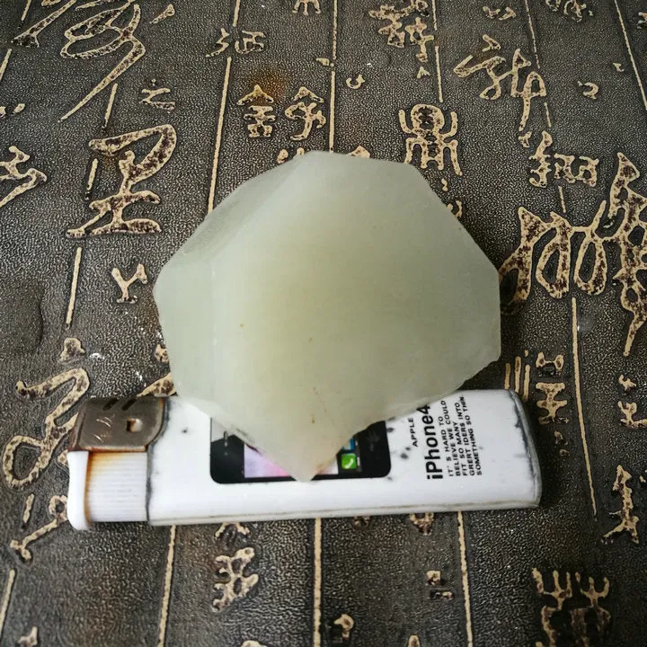 Natural Kunlun Jade Rough Nephrite Raw (129g, 8X3.5cm)