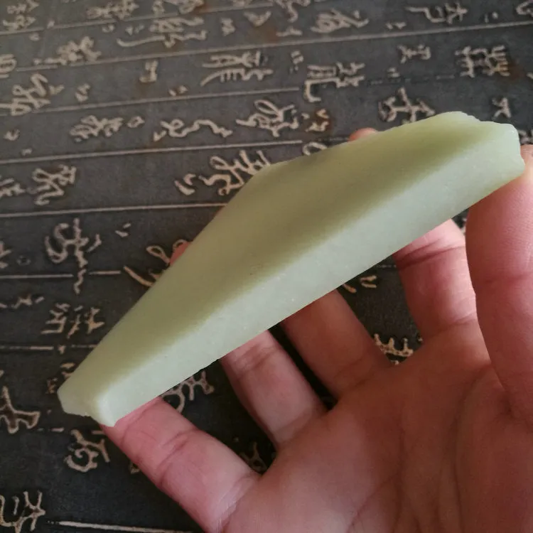 Natural Kunlun Jade Rough Nephrite Raw (129g, 9X8.5X0.8cm)