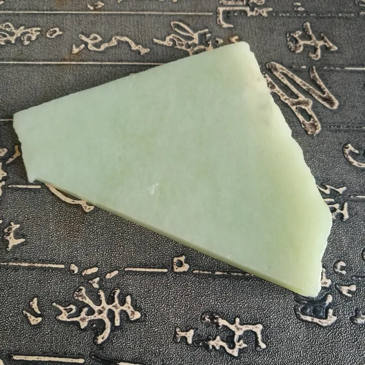 Natural Kunlun Jade Rough Nephrite Raw (129g, 9X8.5X0.8cm)