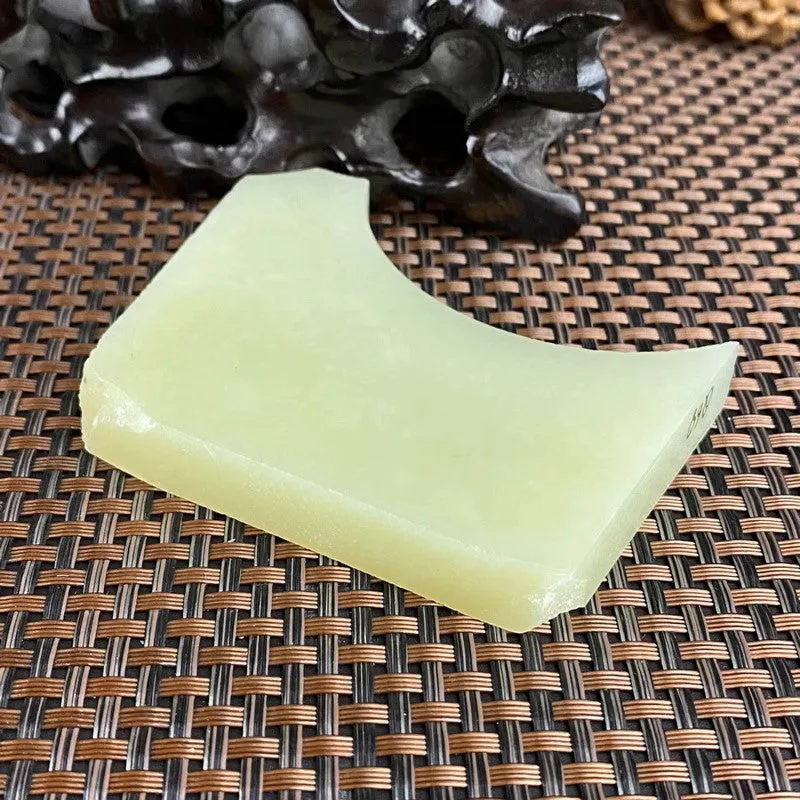 Natural Kunlun Jade Rough Nephrite Raw (141g,7.4X4.0X1.2cm)