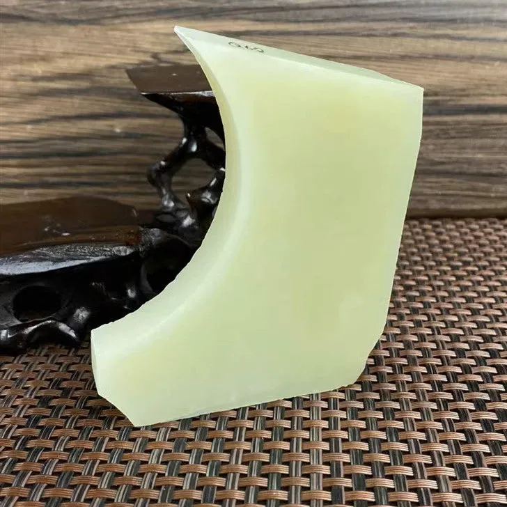 Natural Kunlun Jade Rough Nephrite Raw (141g,7.4X4.0X1.2cm)