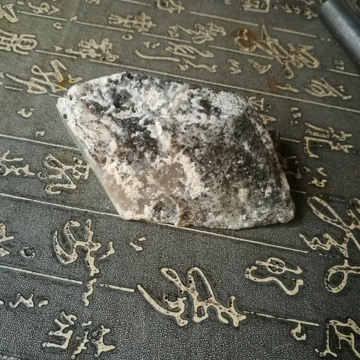 Natural Kunlun Jade Rough Nephrite Raw (157g, 7X4.5X2.5cm)