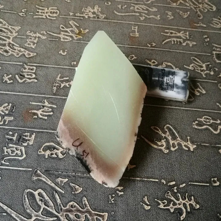 Natural Kunlun Jade Rough Nephrite Raw (157g, 7X4.5X2.5cm)
