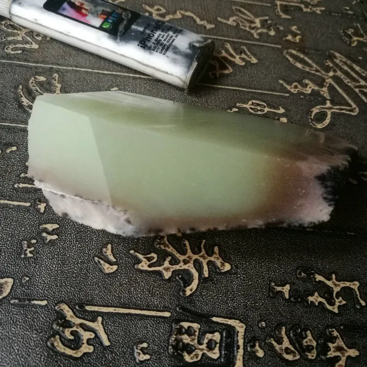 Natural Kunlun Jade Rough Nephrite Raw (157g, 7X4.5X2.5cm)
