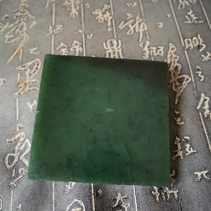 Natural Kunlun Jade Rough Nephrite Raw (205g, 8.3X8.1X1cm)