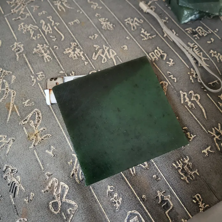 Natural Kunlun Jade Rough Nephrite Raw (205g, 8.3X8.1X1cm)