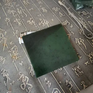 Natural Kunlun Jade Rough Nephrite Raw (205g, 8.3X8.1X1cm)
