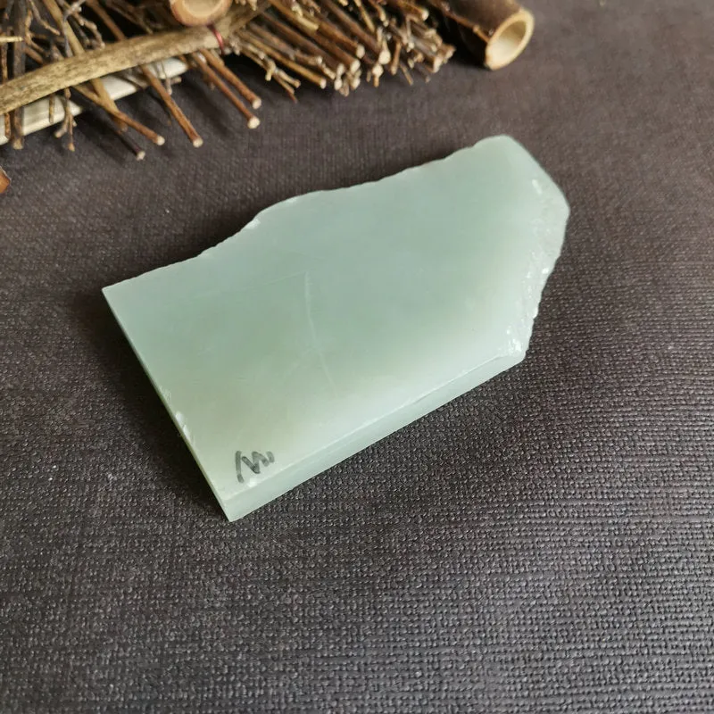 Natural Kunlun Jade Rough Nephrite Raw (214g, 9.5x4.7x1cm)
