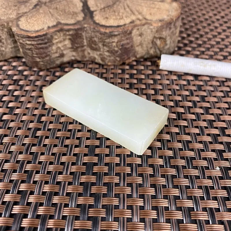 Natural Kunlun Jade Rough Nephrite Raw (24g,5.1X2.2X0.7cm)