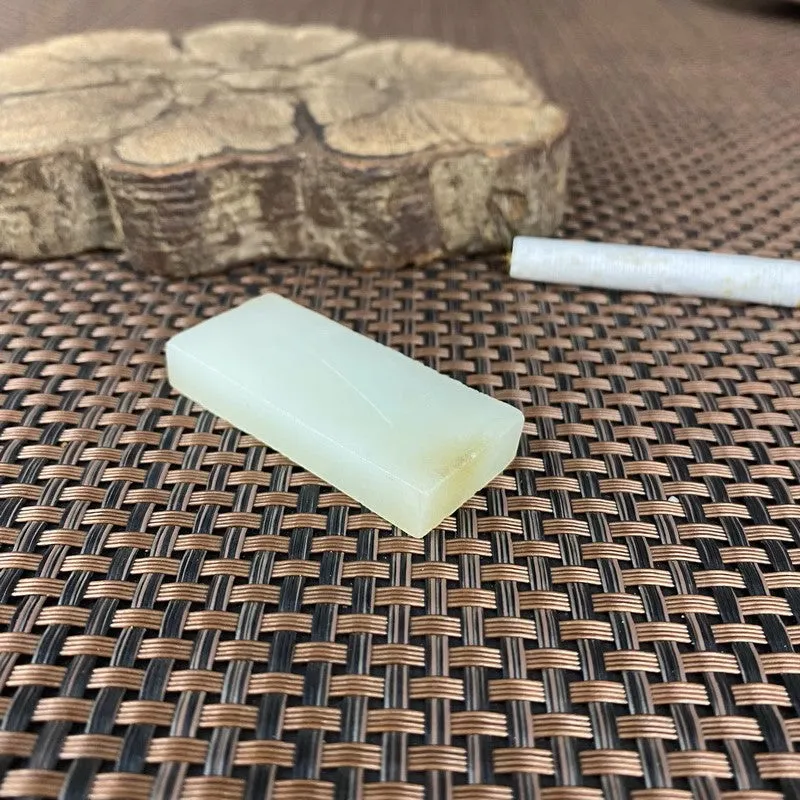Natural Kunlun Jade Rough Nephrite Raw (24g,5.1X2.2X0.7cm)